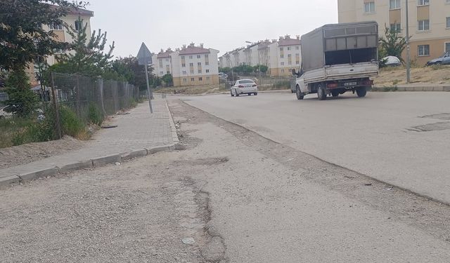 Tuşba Belediyesi’ne tepki büyüyor: Ne temizlik var ne yol!