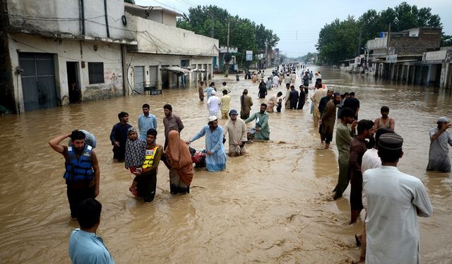 Pakistan'da muson yağmurları: 64 ölü