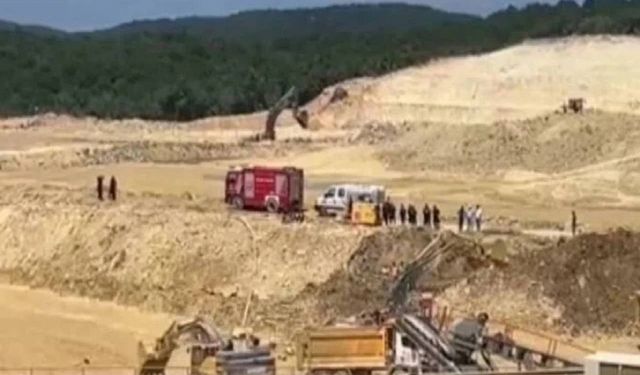 Kum ocağında 2 işçi göçük altında kaldı