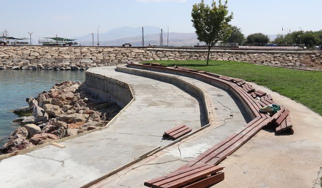 Edremit Meydanı’nda yenileme çalışmaları başladı