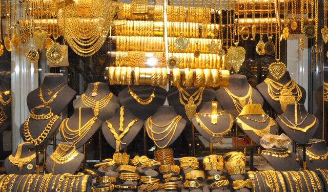 Gram altın 4 bin 400 TL’yi geçti