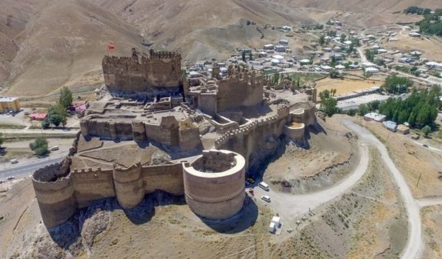 Van Hoşap Kalesi! Van Hoşap Kalesi ne zaman kuruldu?