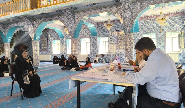 İpekyolu'nda ödüllü Hadis ve Sure Ezberleme Yarışması