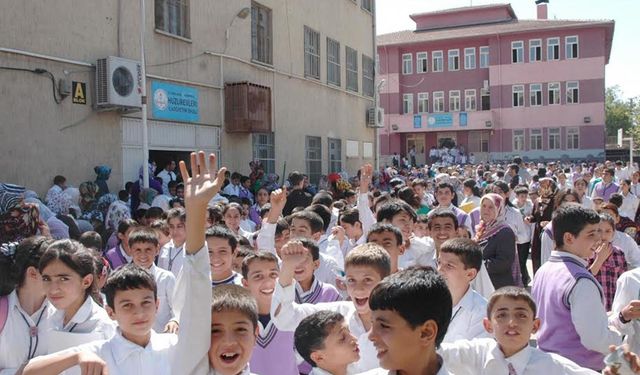 20 milyon öğrenci yarın ders başı yapacak! Yeni müfredat  başlıyor