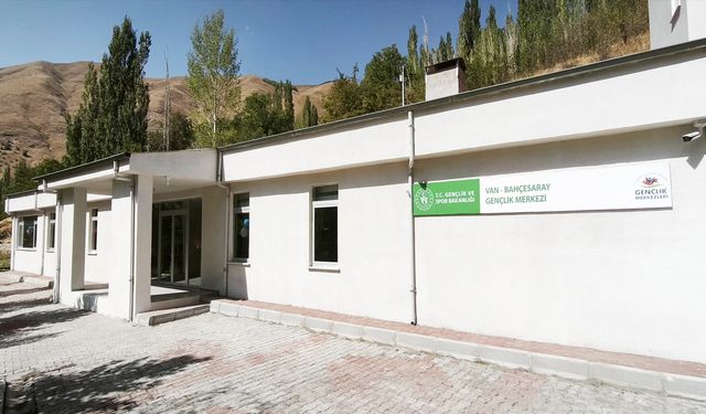 Bahçesaray Gençlik Merkezi hizmete açıldı