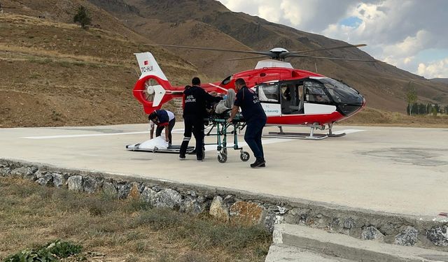 Başkale’deki 77 yaşındaki hasta helikopter ambulansla Van’a sevk edildi