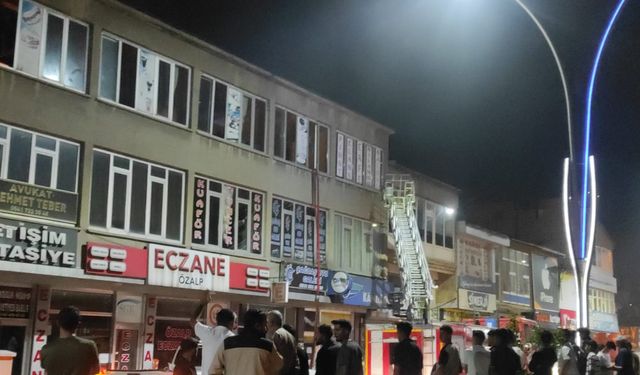 Son Dakika! Van’ın Özalp ilçesinde pasaj yangını
