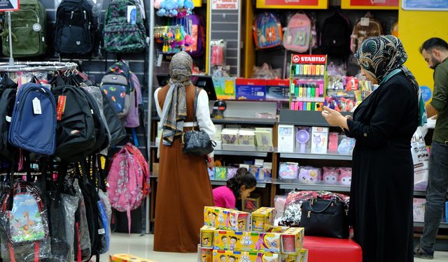 Van’daki kırtasiyecilerde hareketlilik başladı! İşte bir öğrencinin maliyeti…