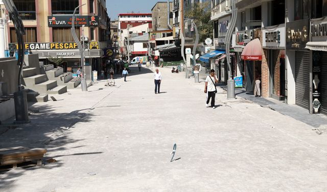 İpekyolu Belediyesi ‘15 günde biter’ dedi, Sanat Sokağı hâlâ şantiye
