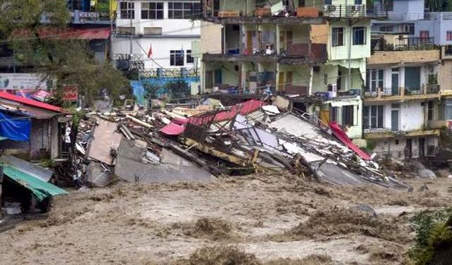 Şiddetli yağışlar sele yol açtı: 15 ölü, 16 kayıp