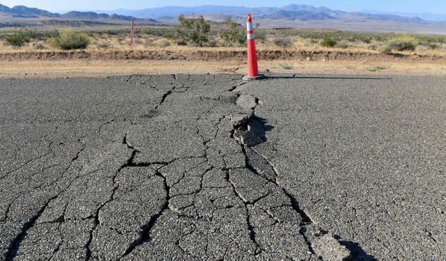 Sındırgı'da Deprem Fırtınası: 4.9 Büyüklüğünde Ana Şok ve Yüzlerce Artçı