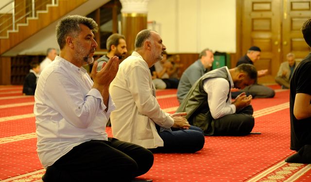 Van’da eller Gazze için semaya kalktı