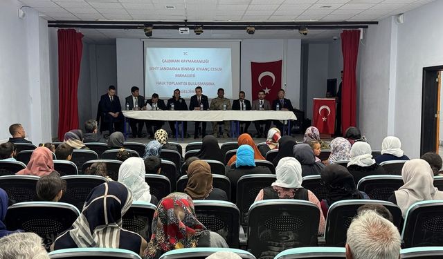 Çaldıran Kaymakamı Bakan halkla buluştu