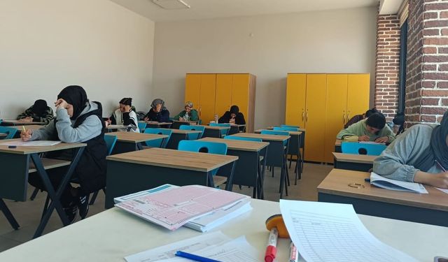 Edremit'te öğrencilere ücretsiz deneme sınavı desteği