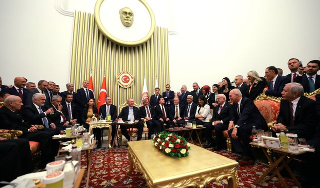 Erdoğan, Meclis Zirvesinde Liderlerle Buluştu
