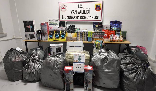 Başkale’de 1 milyon 200 bin liralık kaçak mal ele geçirildi