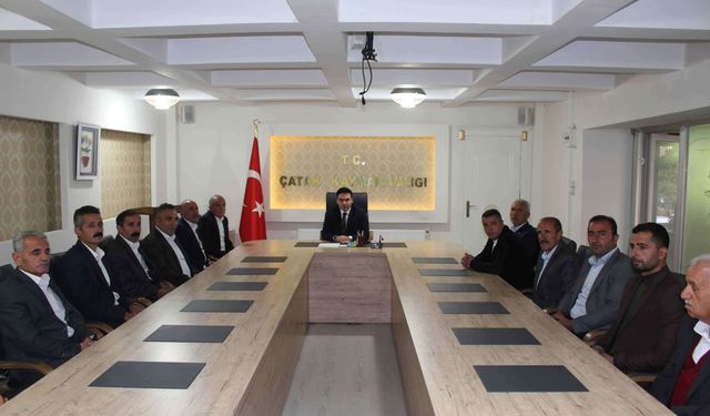 Çatak Kaymakamı Kılıç, mahalle muhtarlarıyla bir araya geldi