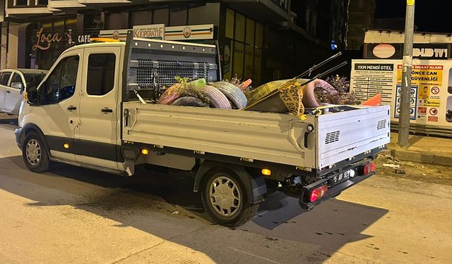 İpekyolu’nda akşam saatlerinde kaldırım işgali denetimi