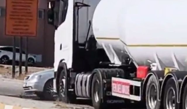 Van Edremit yolunda TIR dehşeti! Otomobil metrelerce sürüklendi