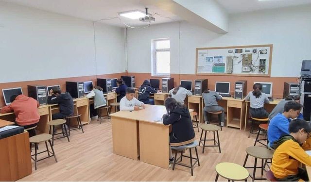 Van’da en çok başarılı öğrenci Edremit'ten çıktı