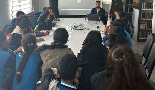 Van’da ilkokul öğrencilerine dijital bağımlılık semineri