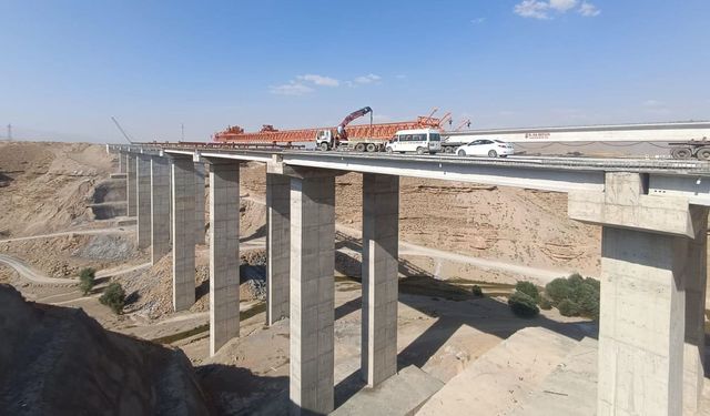 Van’da zorlu virajlar tarih oldu: Çamlık Viyadüğü açıldı