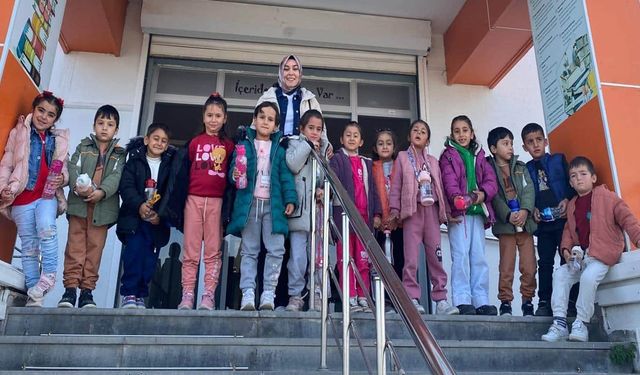 Anne ve çocuklar, kütüphanede masalın büyülü dünyasında buluştu