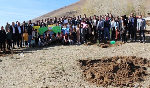 Çatak’ta fidanlar toprakla buluşturuldu