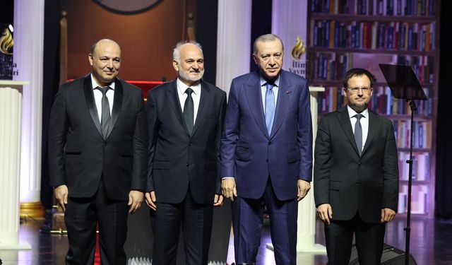 İlim Yayma Ödülleri sahiplerini buldu: Büyük Ödül Prof. Özcan Erel’e verildi