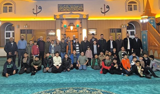 İpekyolu İlçe Müftüsü Tavlaşoğlu’ndan gençlere selamlaşmanın önemi dersi