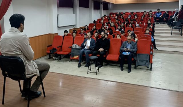 İpekyolu İMKB Fen Lisesi’nde değerler programı düzenlendi