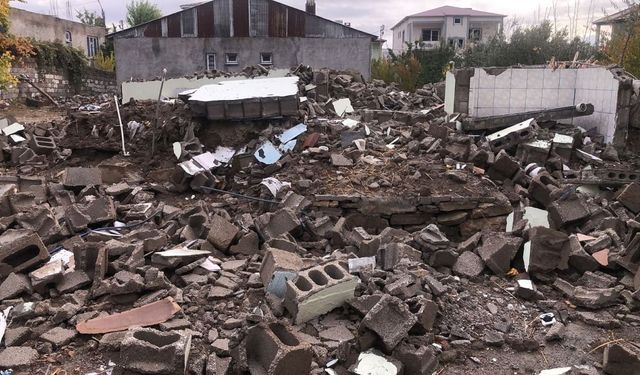 İpekyolu’nda metruk yapılar bir bir yıktırıldı