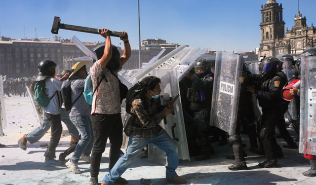Meksika'da "Z kuşağı" protestosu: 120 yaralı