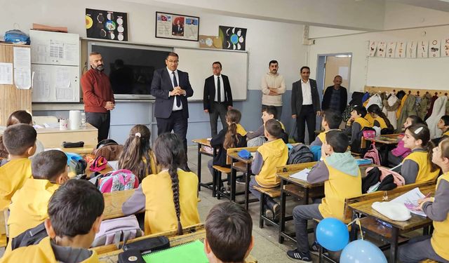 Müdür Nurses’ten Şehit Nurettin Türkmen Ortaokulu ve Karanfil Anaokulu’na ziyaret