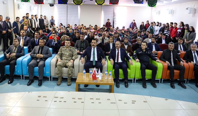 Muradiye’de 24 Kasım Öğretmenler Günü programı düzenlendi