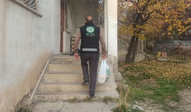 Umut Kervanı Erciş’te ihtiyaç sahiplerini unutmuyor
