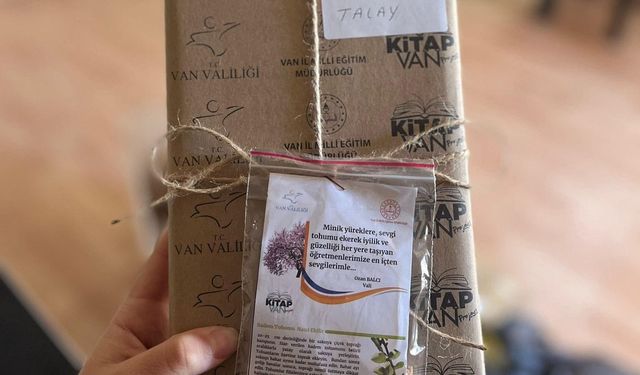 Van'da 27 Bin Kitap Öğretmenlere Hediye Edildi