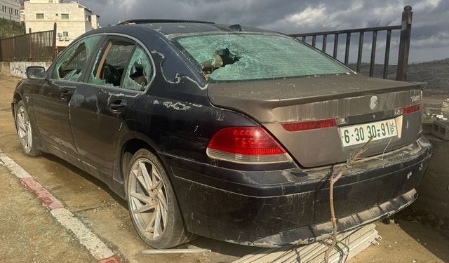 Yahudi çeteler Filistinlilerin araçlarını tahrip etti