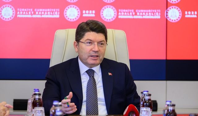 Bakan Tunç, hakim ve savcı adaylarına cübbelerini teslim etti