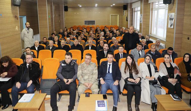 Başkale’de muhtarlarla halk sağlığı bilgilendirme toplantısı düzenlendi