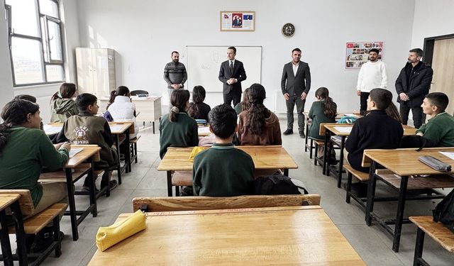 Kaymakam Bakan’dan Recep Tayyip Erdoğan Ortaokulu’na ziyaret