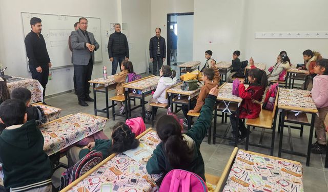 Müdür Nurses’ten Mavi Göl İlkokulu ve Ortaokulu’na ziyaret