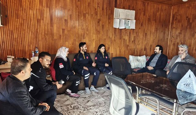 Müdür Tosun’dan acil sağlık çalışanlarına moral ziyareti