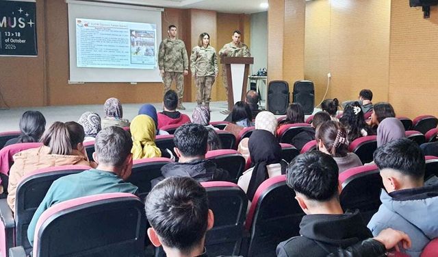 Muradiye’de öğrencilere jandarma mesleği tanıtıldı