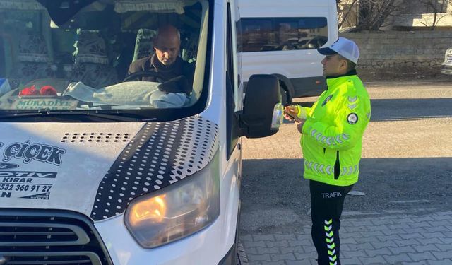 Muradiye’de okul servis araçlarına yönelik trafik denetimleri sürüyor