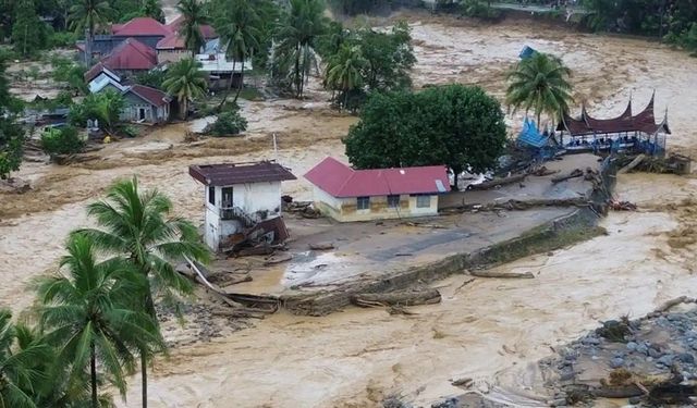 Endonezya'da afet büyüyor: 604 ölü 464 kayıp