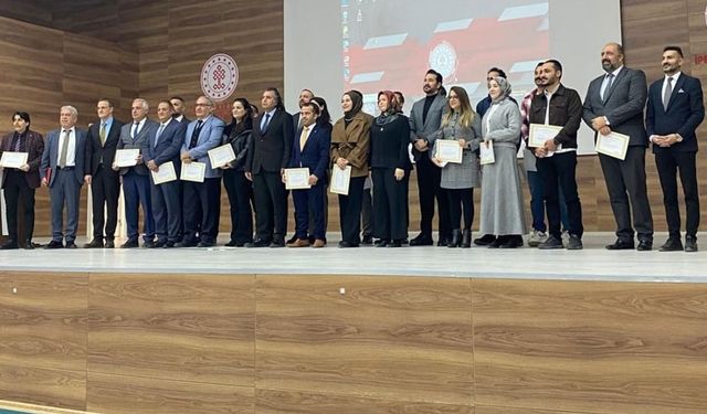 Van’da ‘eğitimde iyi örnekler’ ödülleri sahiplerini buldu