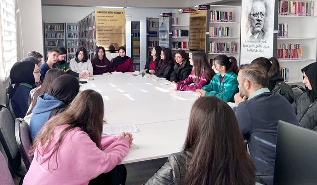 Van’da liseli öğrenciler kitap tahlili etkinliğinde bir araya geldi