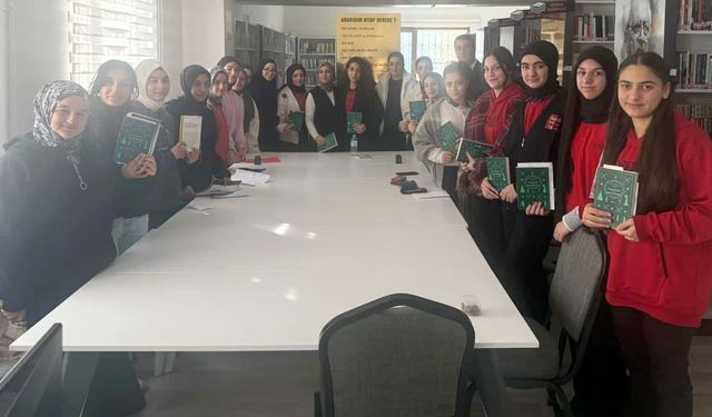 Van’da liseli öğrenciler kitap tahlili yaptı