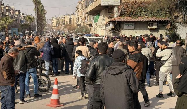 7 ölü, binlerce sivil tahliyede: Halep'te savaş var